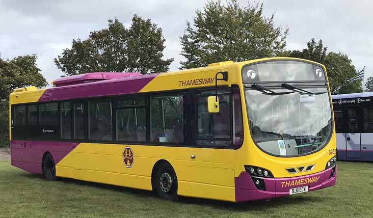 First Thamesway Volvo B7RLE Wright 69520